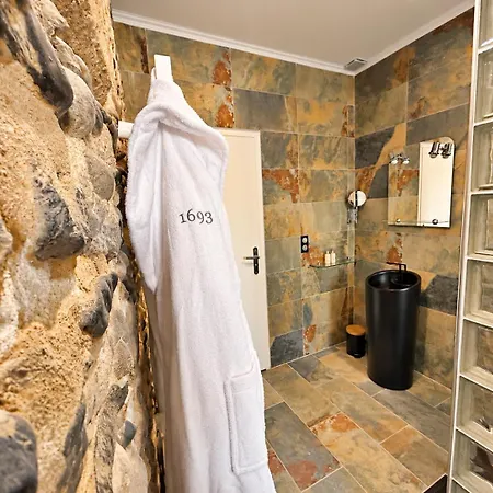 De Charme Avec - Jacuzzi, Terrasse Et Vue Sur L'aude Appartement *